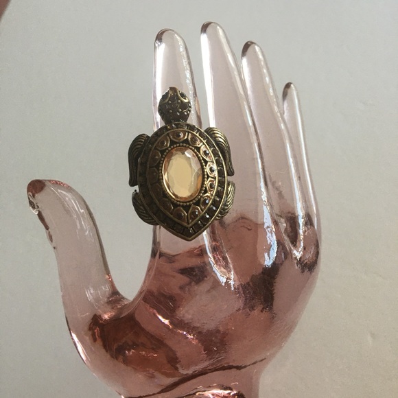 ⭐️ Stretchy bronze colored turtle ring with crystals - Picture 9 of 9